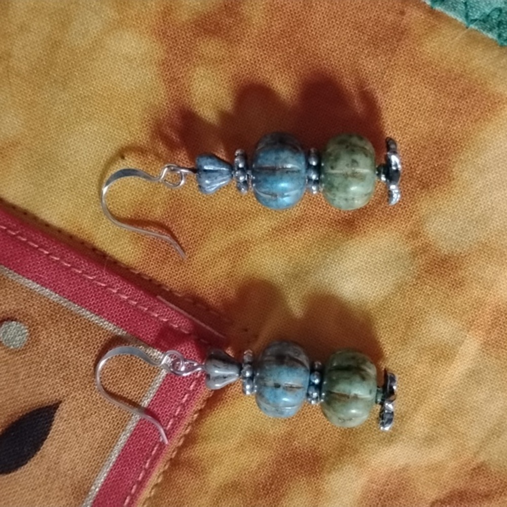 🎃Hand Crafted Pumpkin Earrings🎃 - Picture 6 of 7